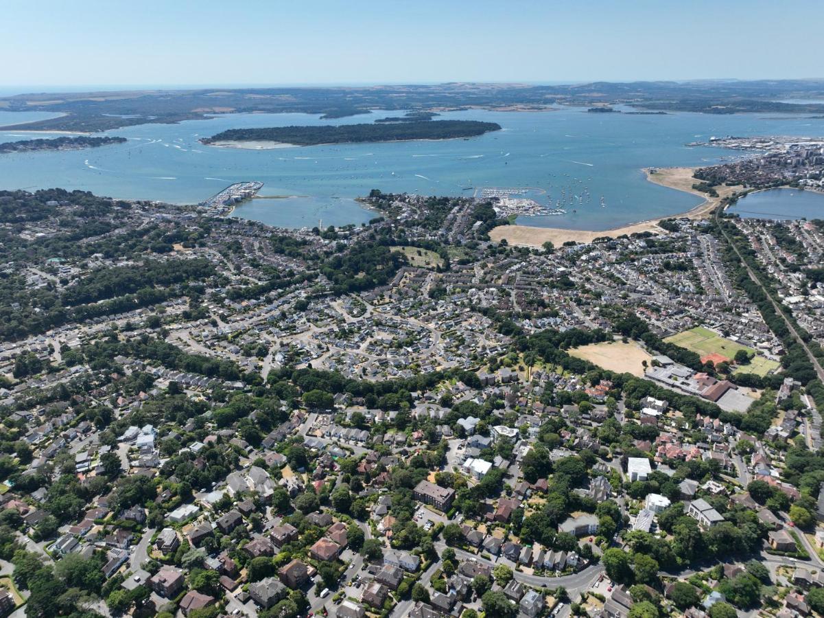 Entire Seaside Luxury Home With On Site Parking! Poole Exterior foto