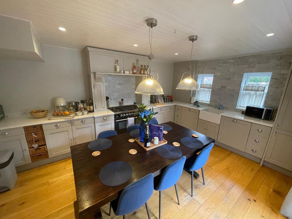 Entire Seaside Luxury Home With On Site Parking! Poole Exterior foto